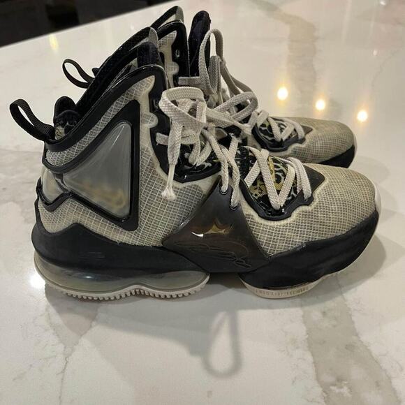 Nike Lebron 19 SE Royalty GS Big Kids 4.5Y Shoes Sneakers DD0422-100 4.5 Y Boys - Picture 3 of 10